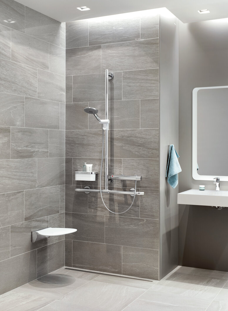 Showers and washbasins for care facilities