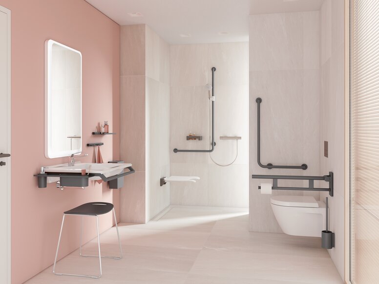 Barrier-free bathroom with washbasin, shower area and WC