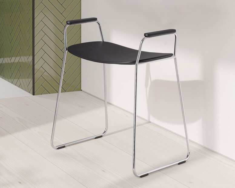 Shower stool with side support handles, seat in the colour deep black and with a chrome-plated frame