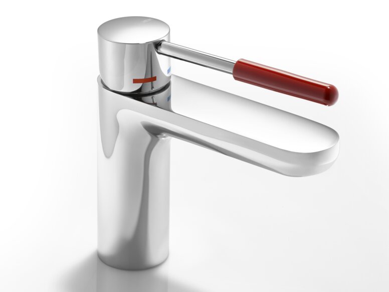 Single-lever mixer tap with handle element in the colour red